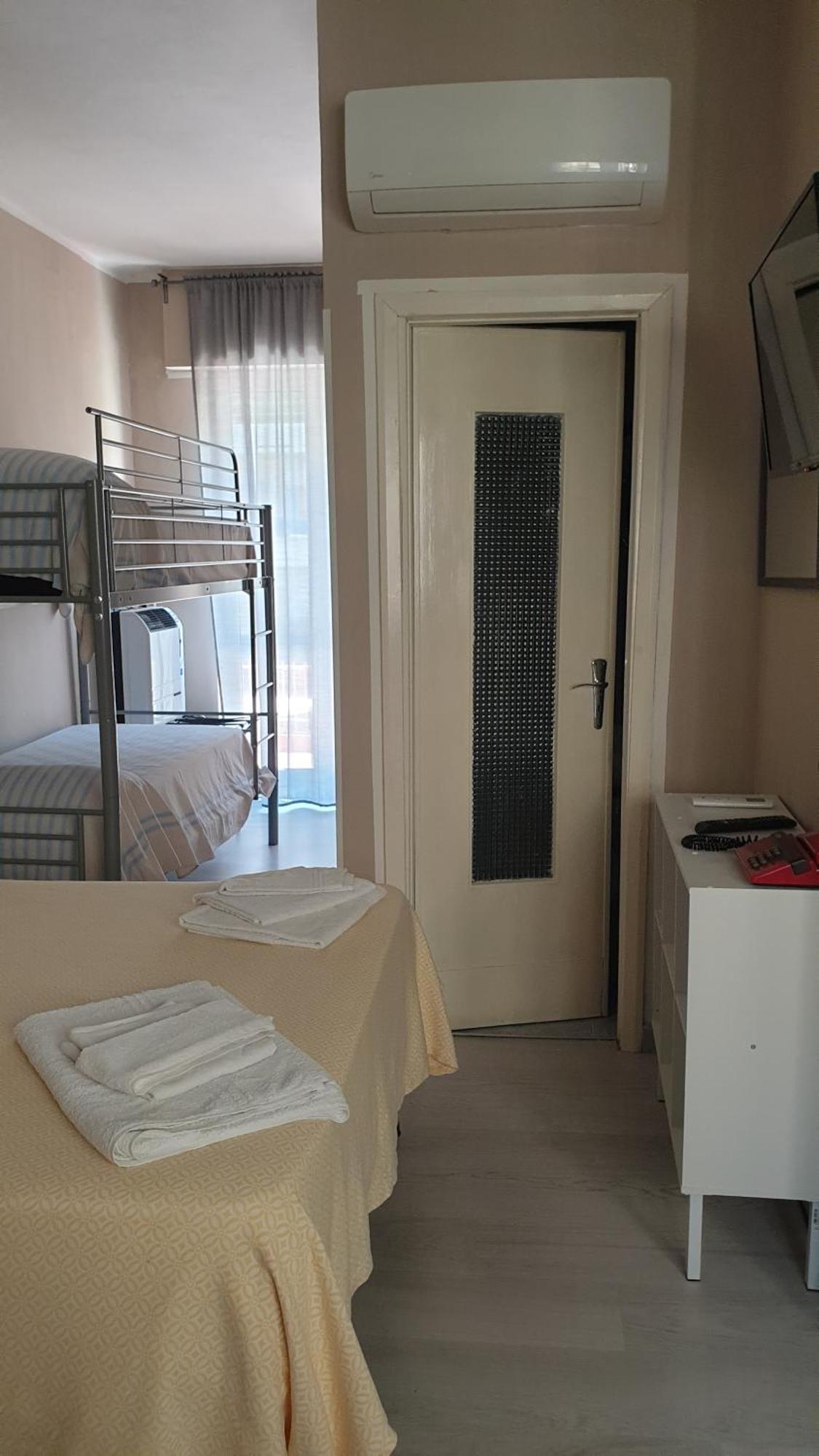 Piccolo Hotel Holiday Center Финале Лигуре Экстерьер фото
